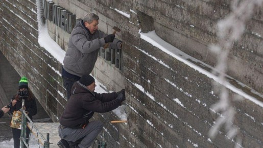 В Киеве демонтировали памятную надпись в Музее войны