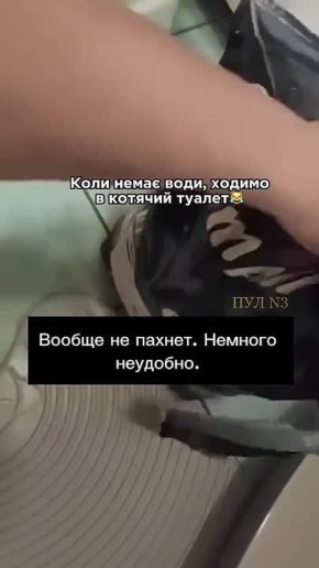 «Да, мы решили тоже попробовать ходить в наполнитель. Купили себе вот такой наполнитель с доставкой. Впитывает все запахи. Вообще не пахнет. Немного неудобно. Но что поделать. Лучше так, чем просто в таз»: