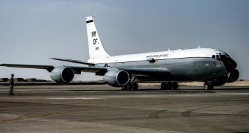 Самолет США, следящий за ядерными испытаниями, прибыл на британскую авиабазу