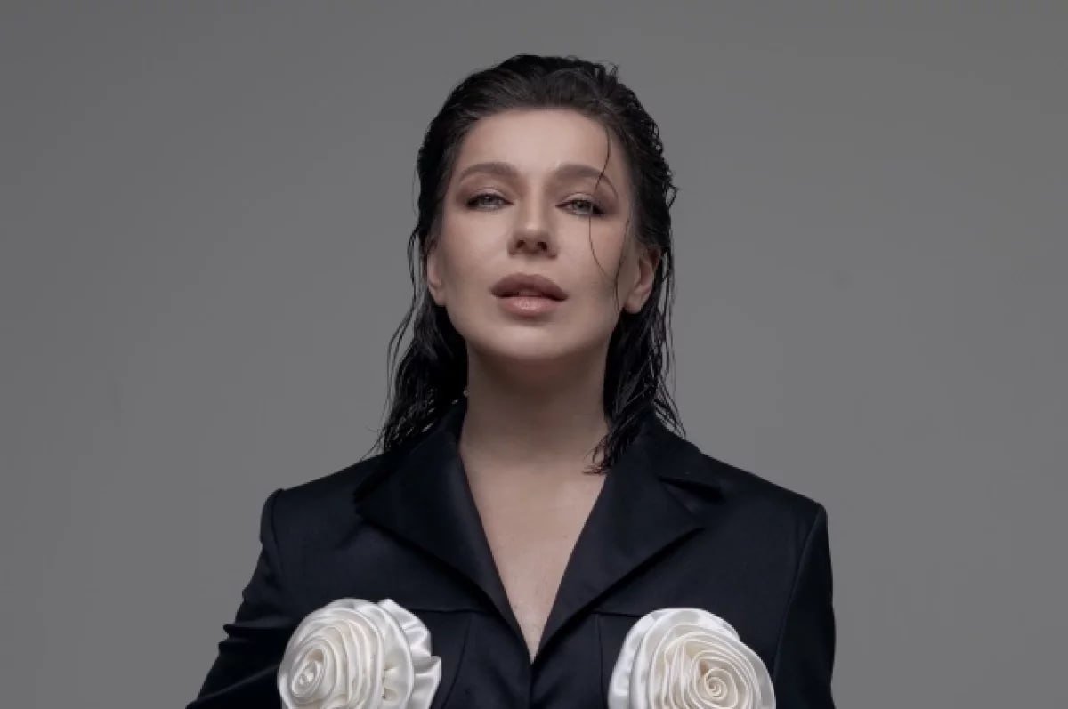 Певица Ёлка отказалась от украинского гражданства и получила паспорт РФ