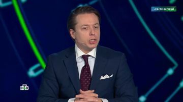 «Зеленский это рупор, он просто озвучивает то, что ему говорят большие деньги, находящиеся в американском фонде. Кукловоды — это не те, о ком мы всегда думали»