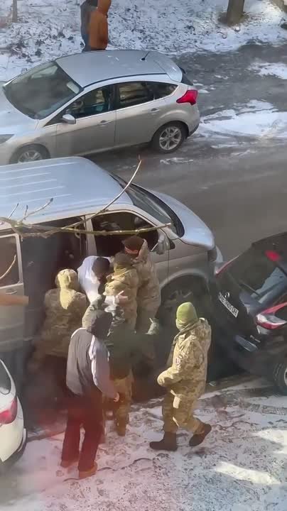 Людоловы на просторах "свободной" Украины продолжают похищать людей с улиц городов