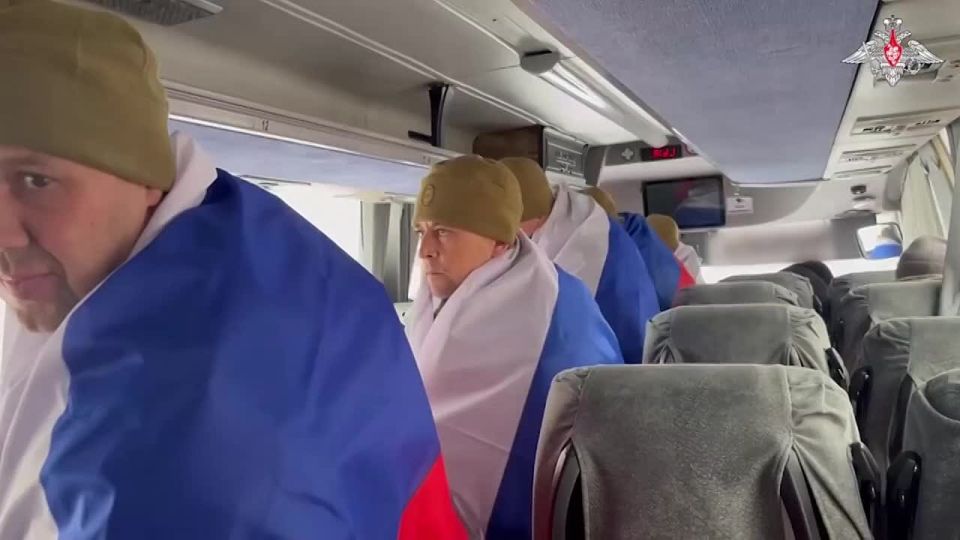 Александр Юнашев: Кажется, мировая повестка на этой неделе совсем замёрзла — и все в нетерпении ждут: а что будет дальше? Тем не менее важных новостей хватает — про них в моём традиционном вечернем дайджесте: