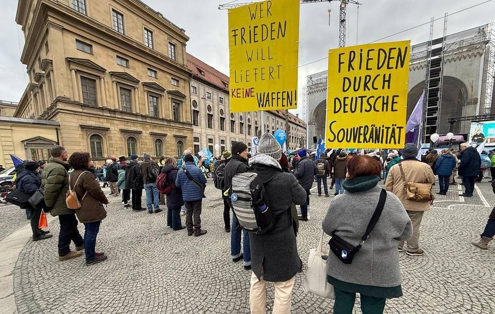 В Мюнхене прошли массовые протесты против конференции по безопасности В Мюнхене прошли массовые протесты против конференции по безопасности