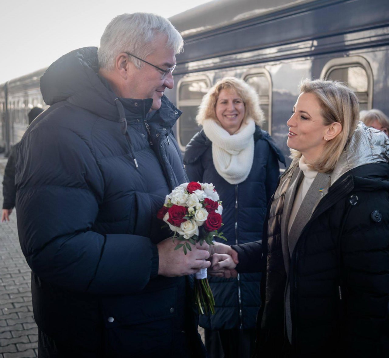 RT обратил внимание, что с начала года западные чиновники всё чаще стали приезжать в Киев