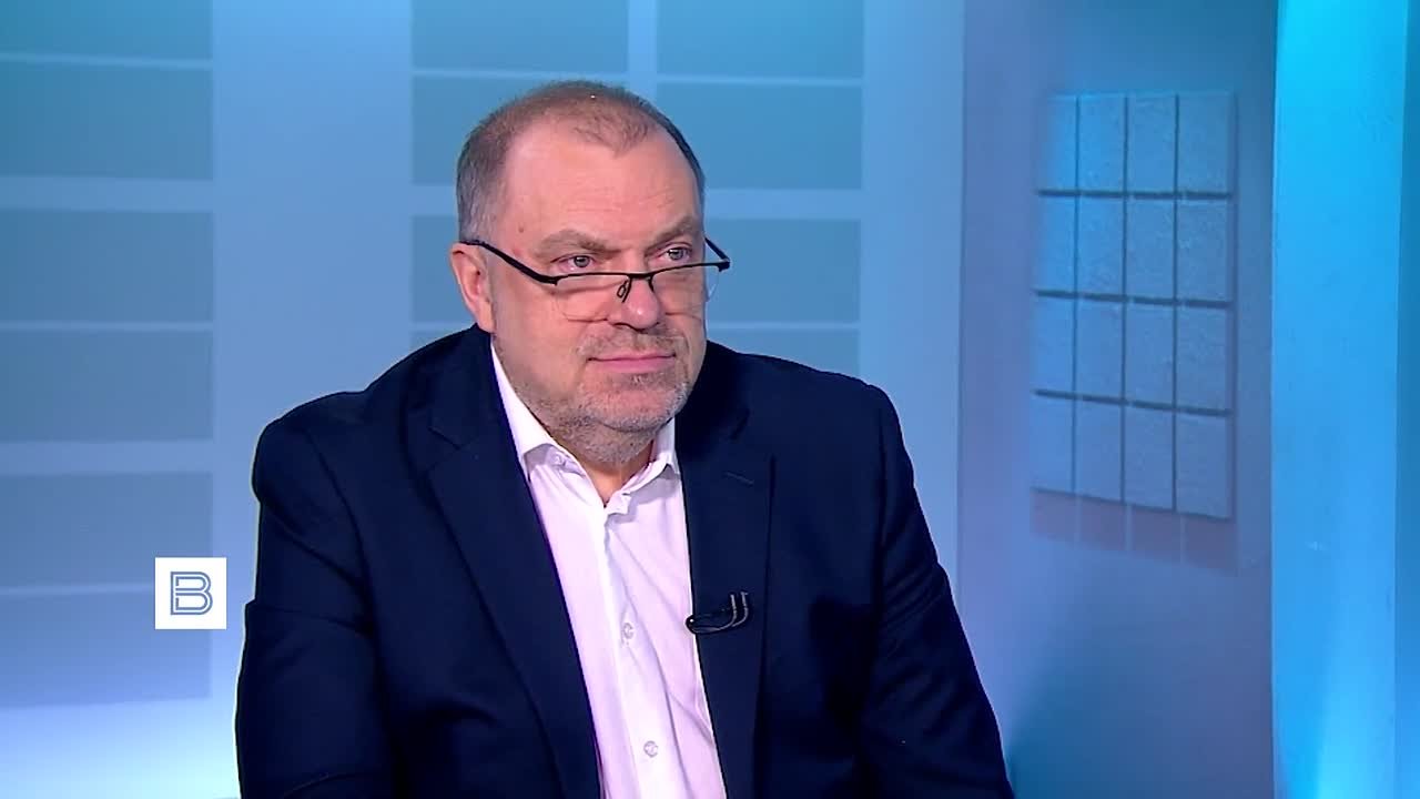 Хамство Зеленского в адрес России и российских властей показывает, что он стремится к срыву мирных переговоров, заявил посол по особым поручениям МИД РФ Родион Мирошник в интервью ИС "Вести"