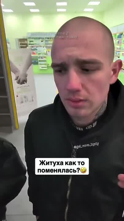 А в это время справжни хлопци набивают себе модные татухи на череп