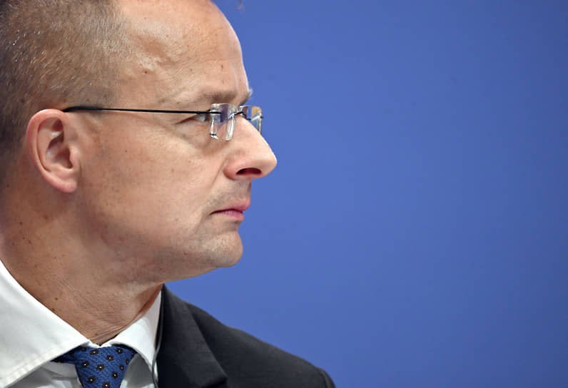 Венгрия пока не будет прекращать поставки электроэнергии Украине, чтобы не навредить венграм в Закарпатье