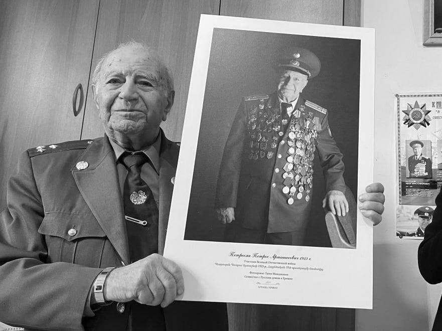 В Ереване в возрасте 102 лет ушел из жизни ветеран Великой Отечественной войны, легендарный "разведчик четырех континентов" Петрос Петросян, сообщает Русский дом в Армении