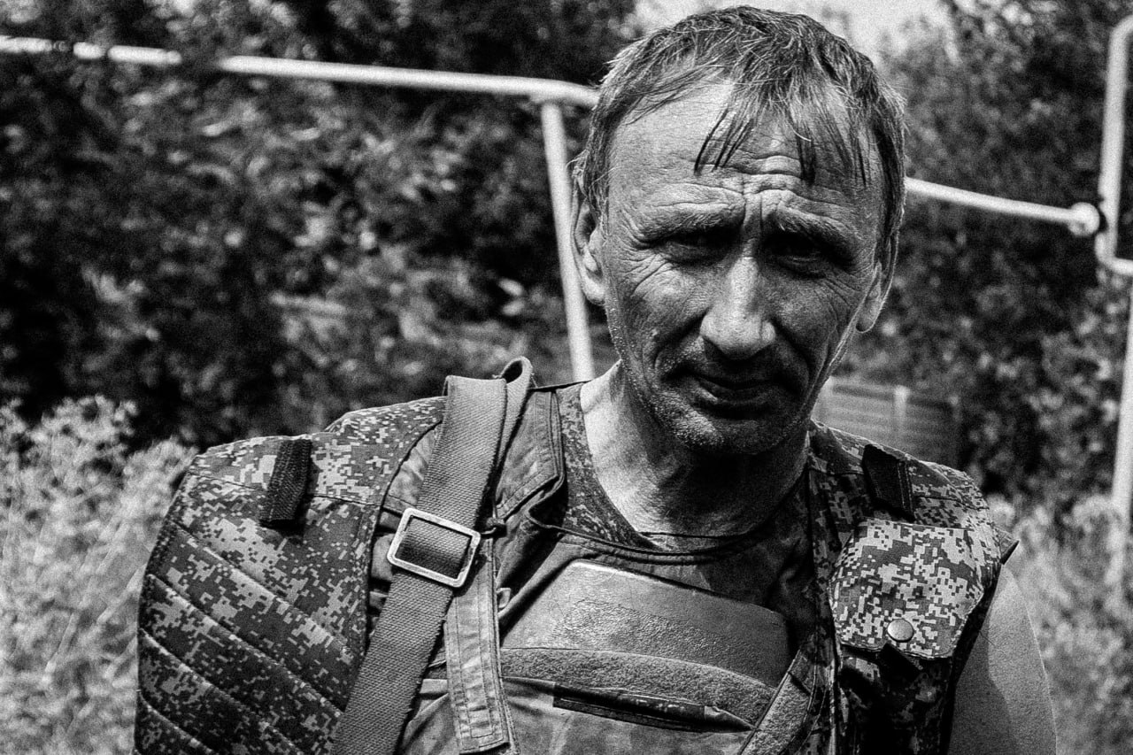 Денис Григорюк: Лица защитников Донбасса. Год назад в День защитника Отечества опубликовал свой фотопроект "Лица защитников Отечества" с портретами добровольцев с курского направления Денис Григорюк: Лица защитников Донбасса. Год назад в День защитника Отечества опубликовал свой фотопроект "Лица защитников Отечества" с портретами добровольцев с курского направления