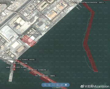 Все американские военные корабли, в том числе ракетный эсминец класса "Арли Берк" покинули порт Бахрейна и вышли в море, чтобы обезопасить себя от возможной ответной атаки со стороны Ирана в случае эскалации