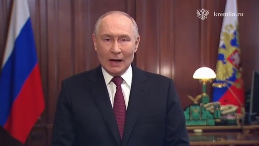 Президент России Владимир Путин поздравил россиян с Днём защитника Отечества
