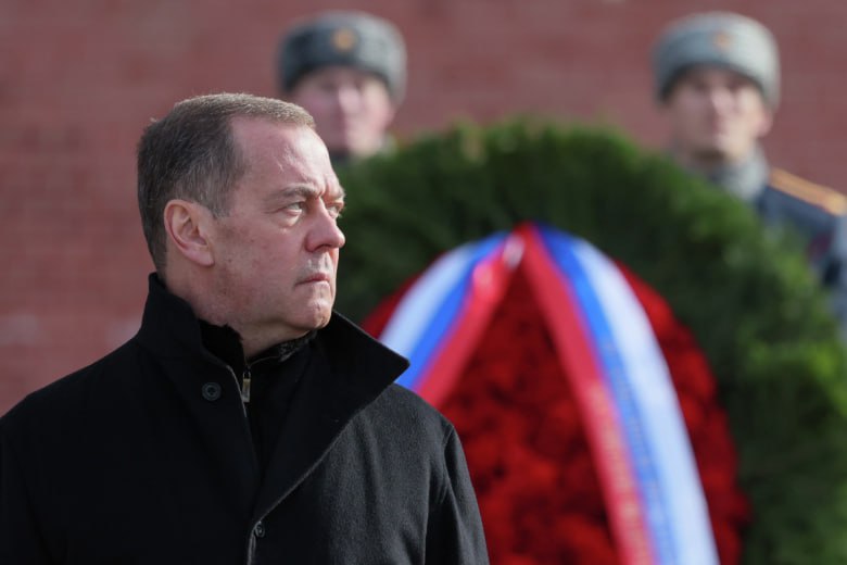 Передача ядерных технологий Киеву приведёт к решительному ответу России, — Медведев