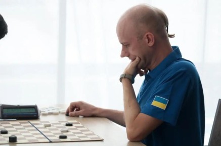 Украинского чемпиона мира по шашкам Юрия Аникеева мобилизовали в штурмовики, сообщил нардеп Мазурашу