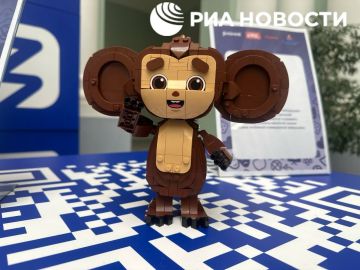 Новости к этому часу:. Россия передала Украине 1000 тел погибших военных