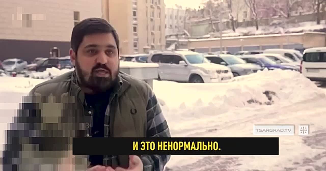 Местный чиновник Ткаченко рухнул прямо у стен киевской мэрии и чуть не сломал руку