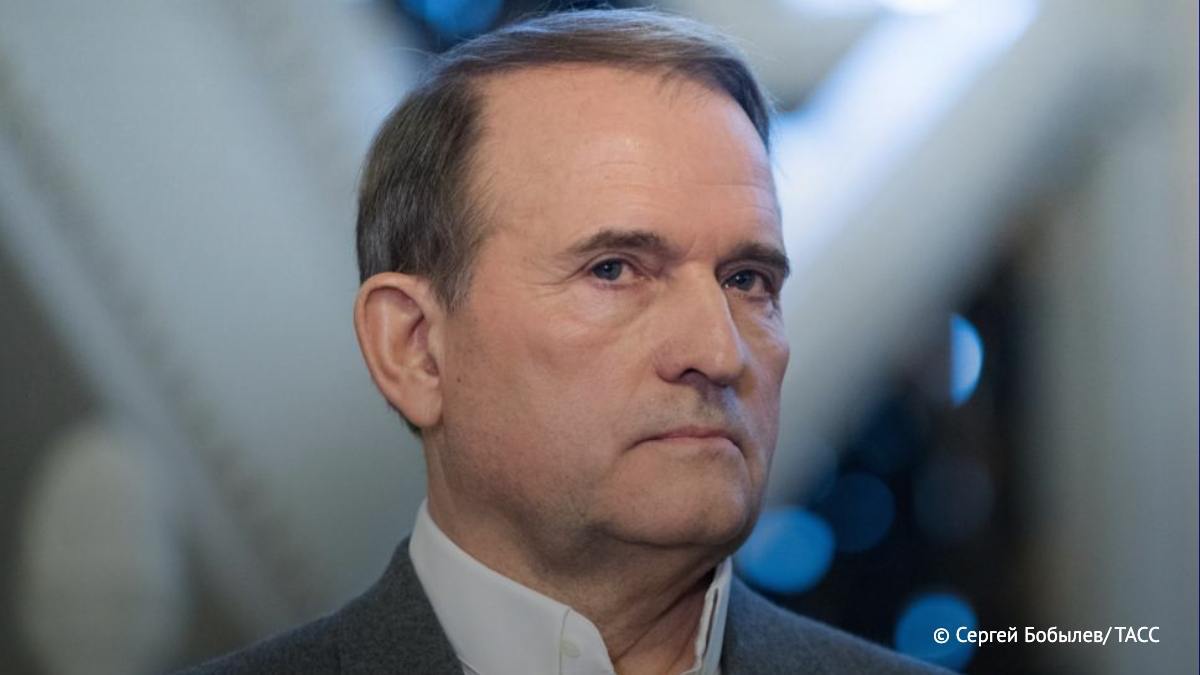 В Белгороде началась церемония прощания со старшим лейтенантом полиции Денисом Братущенко, который погиб при взрыве рядом с машиной ДПС у Савеловского вокзала в Москве В Белгороде началась церемония прощания со старшим лейтенантом полиции Денисом Братущенко, который погиб при взрыве рядом с машиной ДПС у Савеловского вокзала в Москве