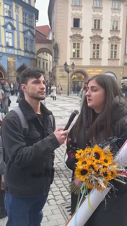 «Цель данного мероприятия – показать и Америке, и России, что Украина не отступит, партнеры Украины не отступят, в числе которых есть и Чехия. Мы переможём… Необходимо больше санкций для России, необходимо создать механизм...