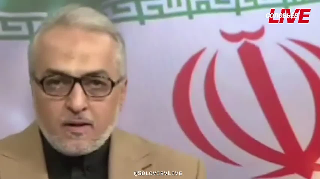 Появлилась запись момента объявления на иранском телевидении о гибели 86-летнего Али Хаменеи, который верховным лидером республики с 1989 года: