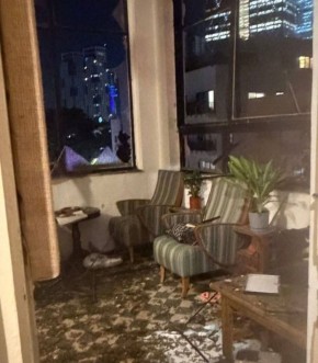 Фото своей квартиры в Тель-Авиве после иранской атаки опубликовала дочь министра иностранных дел Израиля Гидеона Саара