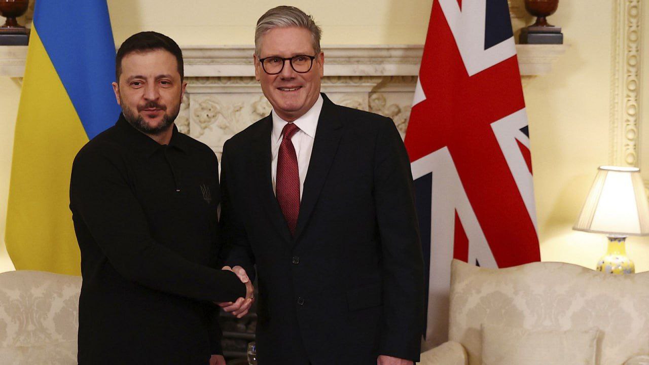 Стармер заявил Лондон подключает Киев к отражению атак на Ближнем Востоке