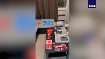 С 1 сентября в России задержали более 200 причастных к работе sim-боксов и вскрыли 100 нелегальных каналов связи, используемых спецслужбами Украины, сообщили в ЦОС ФСБ