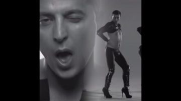 Самолёт летел, колёса стёрлися, вы не ждали нас, а мы припёрлися!*