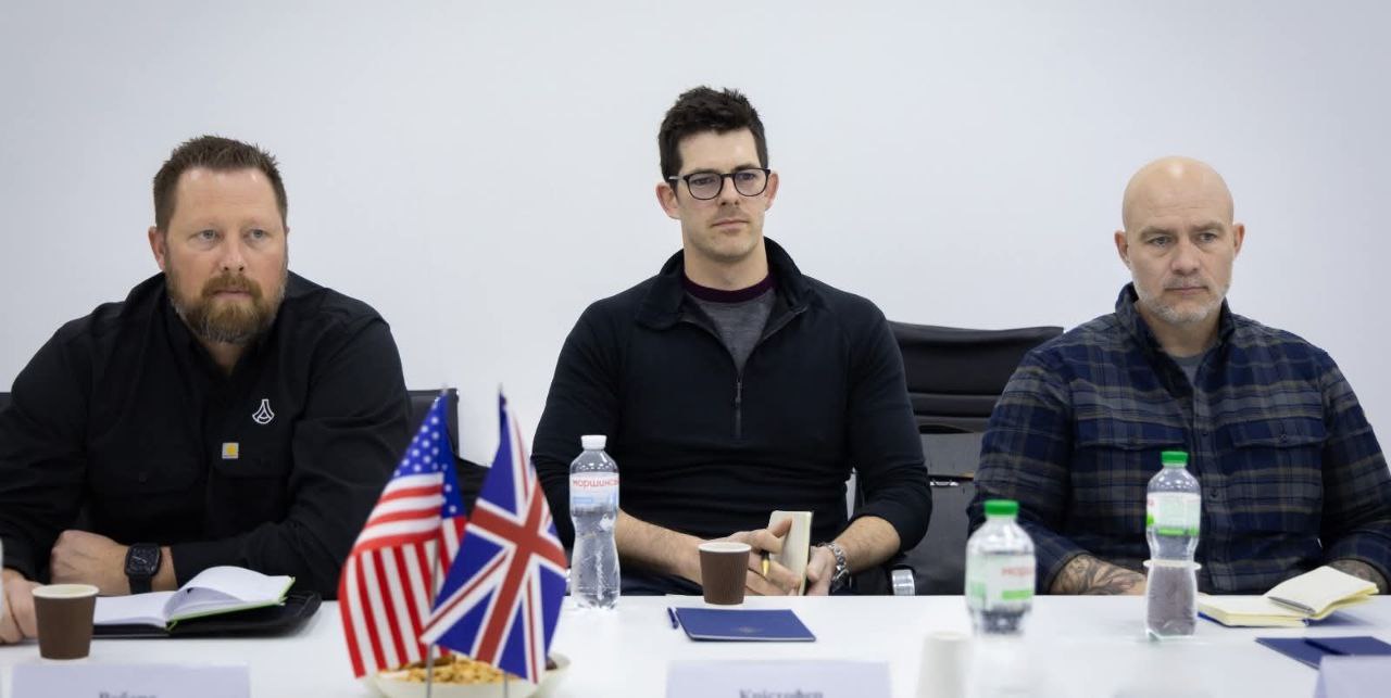 Два майора: Несколько дней назад Киев посетила делегация американской военно-промышленной компании Anduril Два майора: Несколько дней назад Киев посетила делегация американской военно-промышленной компании Anduril