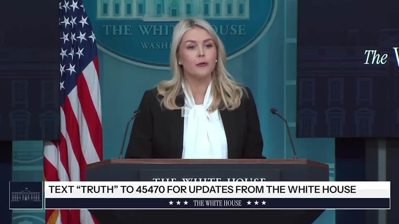 Отдавать оружие Украине было «неразумным решением», заявила пресс-секретарь Белого дома Кэролайн Ливитт