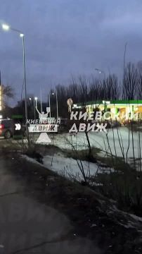 Последний бензин в Киеве. Огромные пробки на АЗС в бандеровской столице