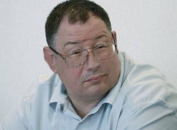 Бывшим генералом СБУ, задержанным в Венгрии вместе с инкассаторами "Ощадбанка" по подозрению в отмывании денег, оказался Геннадий Иванович Кузнецов, бывший начальник штаба Антитеррористического центра при СБУ Бывшим генералом СБУ, задержанным в Венгрии вместе с инкассаторами "Ощадбанка" по подозрению в отмывании денег, оказался Геннадий Иванович Кузнецов, бывший начальник штаба Антитеррористического центра при СБУ