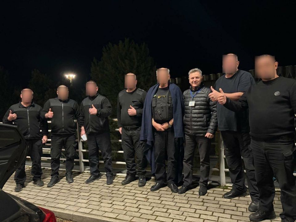 А расклад с арестом в Венгрии "инкассаторов" бывшей Украины обещает быть всё интереснее и интереснее А расклад с арестом в Венгрии "инкассаторов" бывшей Украины обещает быть всё интереснее и интереснее