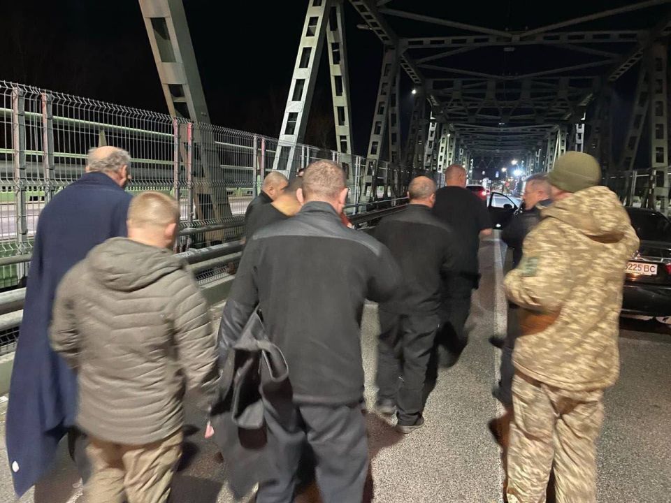 А расклад с арестом в Венгрии "инкассаторов" бывшей Украины обещает быть всё интереснее и интереснее А расклад с арестом в Венгрии "инкассаторов" бывшей Украины обещает быть всё интереснее и интереснее