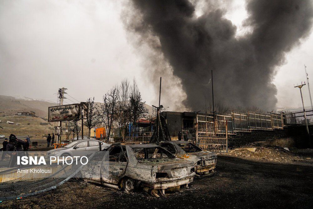 Появляются новые кадры масштабных пожаров на нефтяных объектах Тегерана Появляются новые кадры масштабных пожаров на нефтяных объектах Тегерана