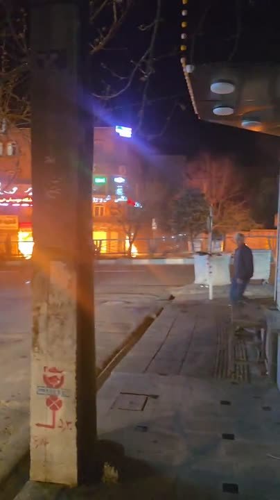 Пугающие кадры из Тегерана — ночью на улицах города пылали дороги