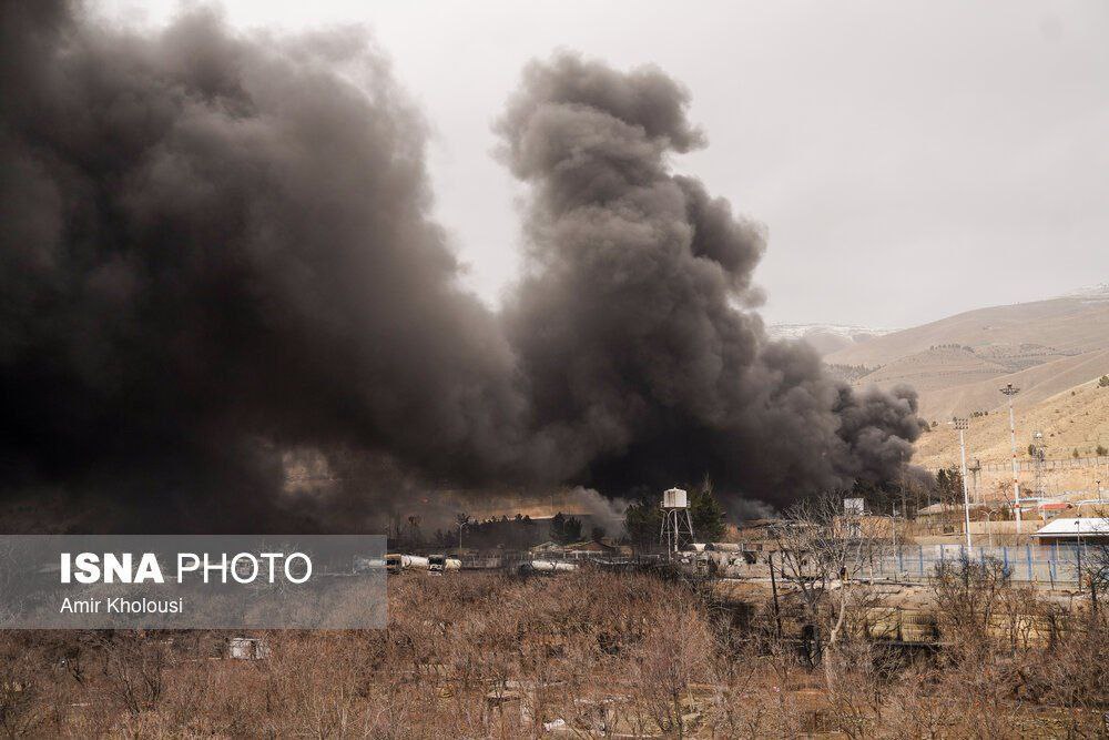 Появляются новые кадры масштабных пожаров на нефтяных объектах Тегерана Появляются новые кадры масштабных пожаров на нефтяных объектах Тегерана