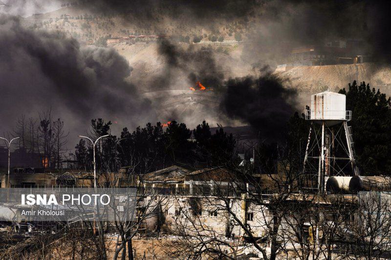 Появляются новые кадры масштабных пожаров на нефтяных объектах Тегерана Появляются новые кадры масштабных пожаров на нефтяных объектах Тегерана