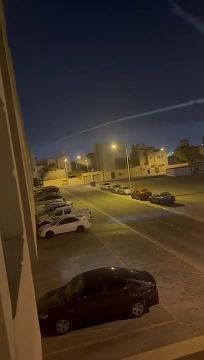 Снова неисправная ЗУР американская системы ПВО Patriot в столице Бахрейна поразила жилые здания, пытаясь перехватить иранскую ракету