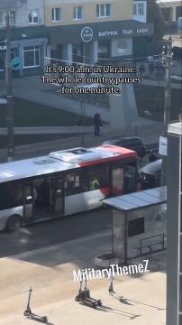 Каждое утро ровно в 9 утра, без исключений Украина демонстрирует, как выглядят зомби в реальной жизни, а не на экране