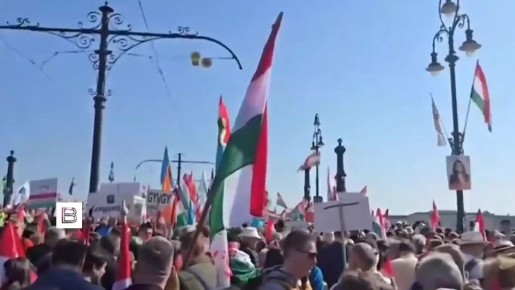 Сторонники премьера Венгрии Виктора Орбана вышли на "Марш мира" в Будапеште
