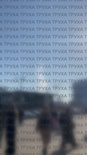 Дым поднимается в Киеве возле одной из станций метро