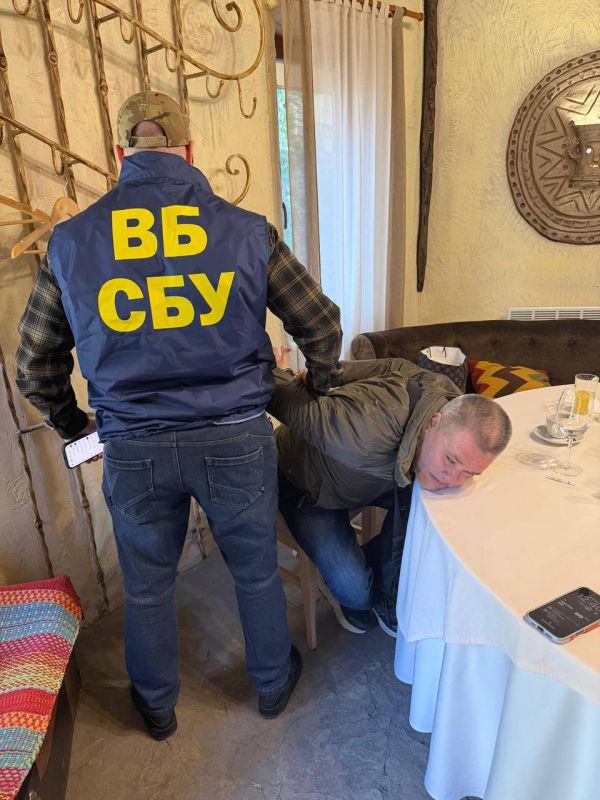 На Украине задержали высокопоставленных сотрудников СБУ На Украине задержали высокопоставленных сотрудников СБУ