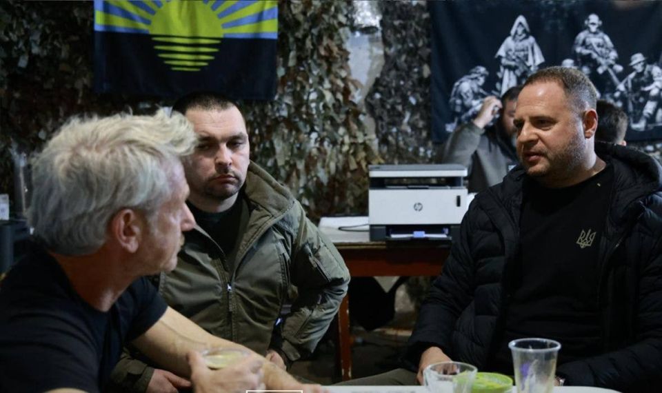 Уволенный и дискредитированный подозрениями в серых схемах бывший глава администрации Зеленского Ермак, судя по всему, чувствует себя вполне неплохо Уволенный и дискредитированный подозрениями в серых схемах бывший глава администрации Зеленского Ермак, судя по всему, чувствует себя вполне неплохо