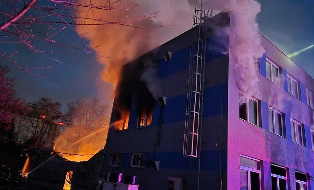 Пропалестинская группировка The Earthquake Faction взяла на себя ответственность за поджог промышленной зоны в чешском городе Пардубице, где делают дроны для Израиля и Украины Пропалестинская группировка The Earthquake Faction взяла на себя ответственность за поджог промышленной зоны в чешском городе Пардубице, где делают дроны для Израиля и Украины