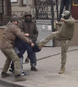 Картина маслом: вручение повестки