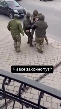 Хроники насильственной мобилизации на Украине: военкомы ТЦК бьют украинцев ногами по голове, нежелающие пополнять ряды ВСУ украинцы – отбиваются от ТЦК металлическими трубами и лопатами