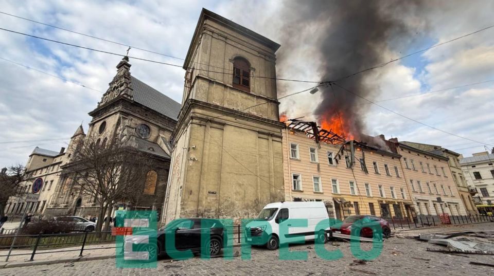 Россия мстит за диверсии: Главной целью самой массовой атаки на западе Украины стали здания СБУ Россия мстит за диверсии: Главной целью самой массовой атаки на западе Украины стали здания СБУ