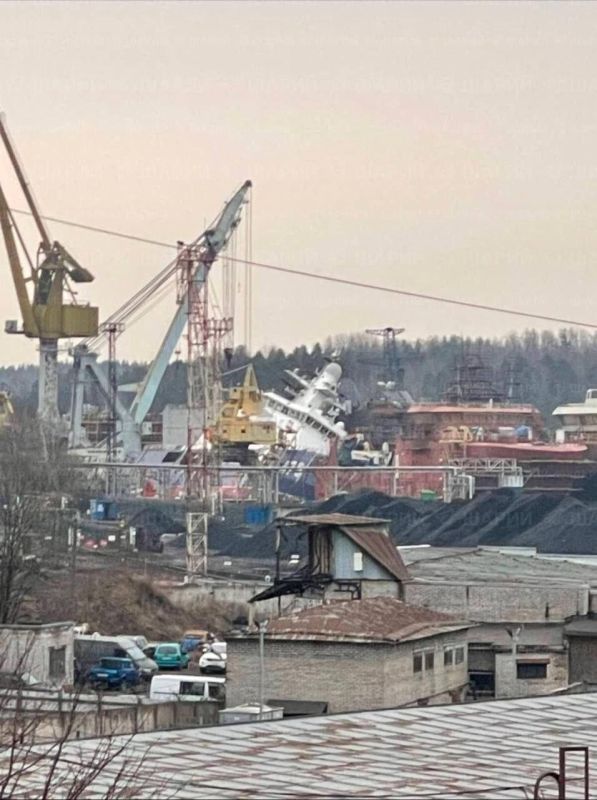 Последствия атаки врага на порт Усть-Луга в Ленинградской области Последствия атаки врага на порт Усть-Луга в Ленинградской области
