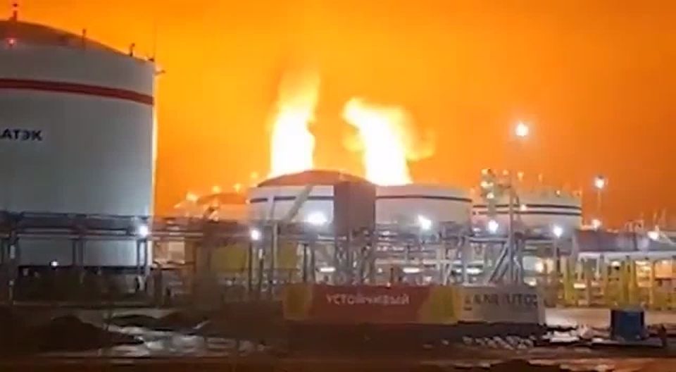 Последствия атаки врага на порт Усть-Луга в Ленинградской области