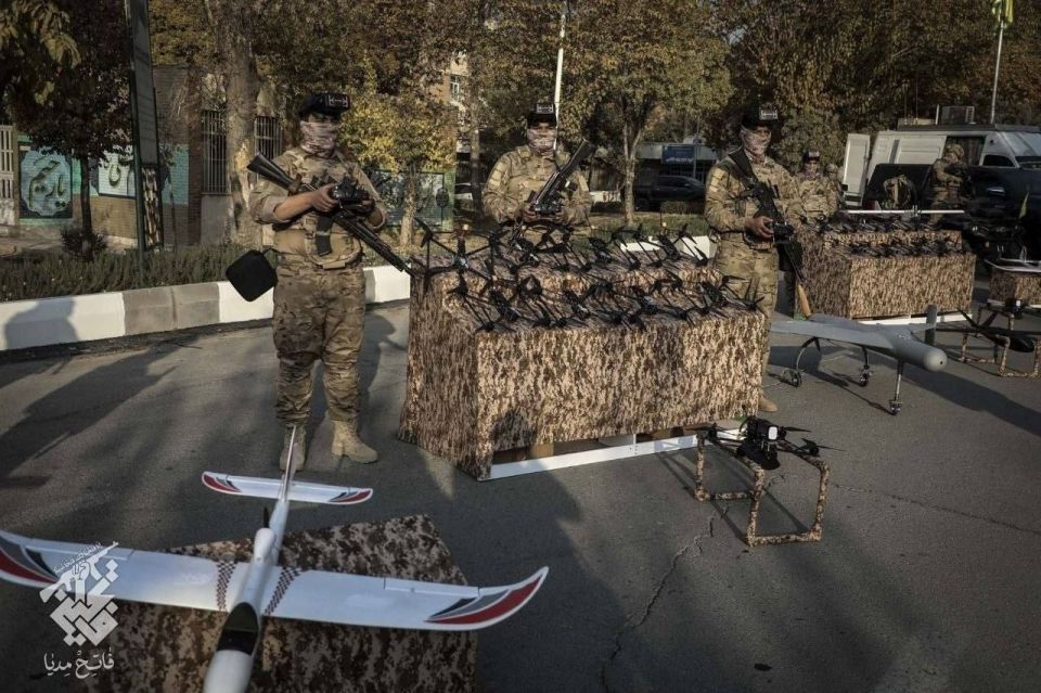 FPV-расчеты у персов есть. Вот кадры февраля 2025 и конца того же года с учений «Саханд-Антитеррор» FPV-расчеты у персов есть. Вот кадры февраля 2025 и конца того же года с учений «Саханд-Антитеррор»